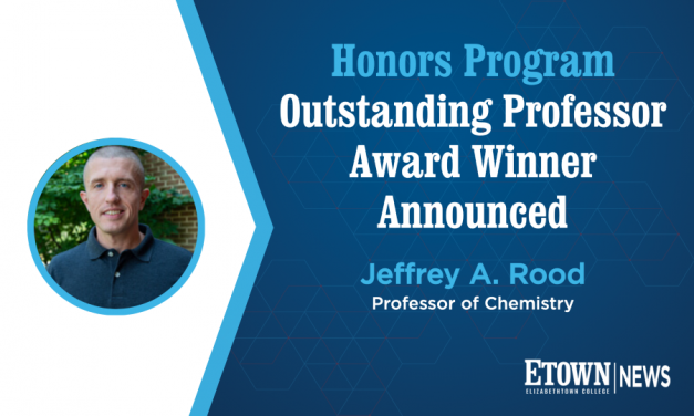 Honors Program Outstanding Professor Award Winner Announced