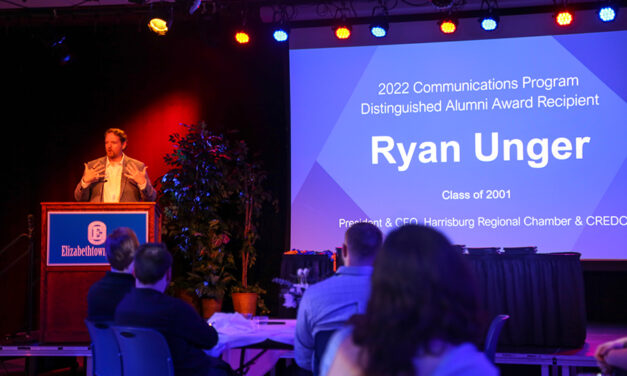 Alumnus Ryan Unger ‘01 Receives Communications Department’s 2022 Distinguished Alumni Award at Department Banquet