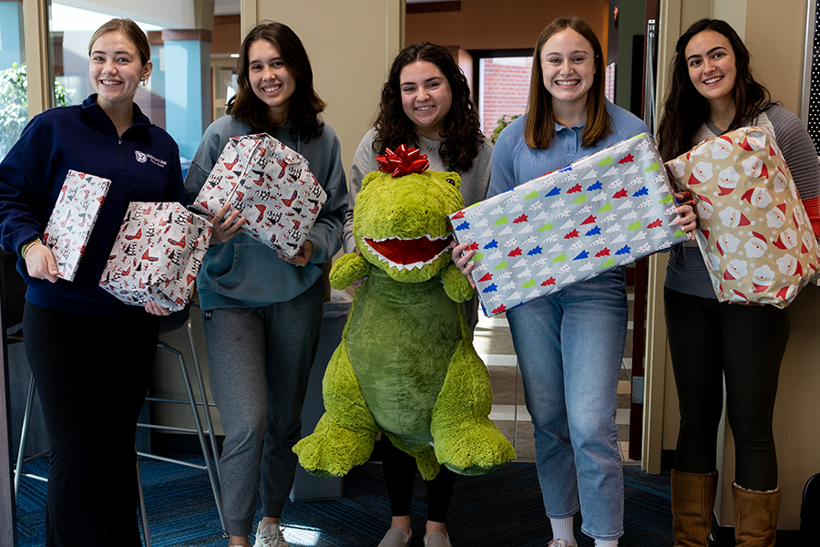 Elizabethtown College Students Giving Back to the Community this Holiday Season
